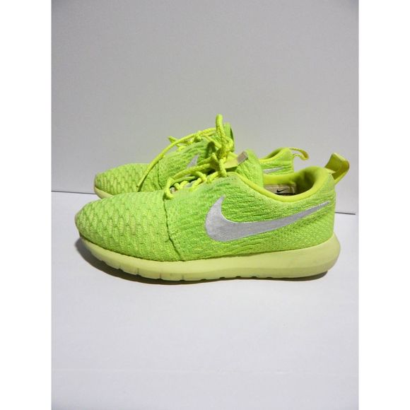 Size 7.5 Women's Nike Roshe NM Flyknit in Volt Green - Picture 1 of 10